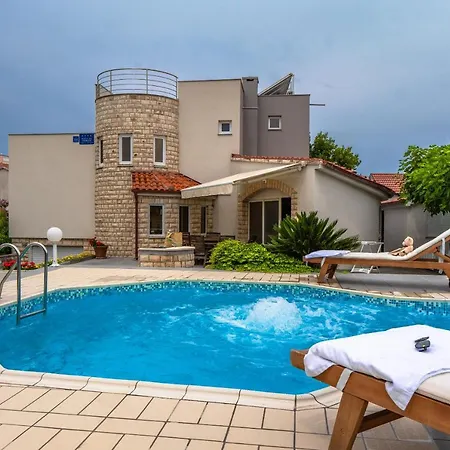 Lulic Villa Vir