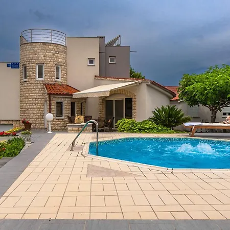 Lulic Villa Vir